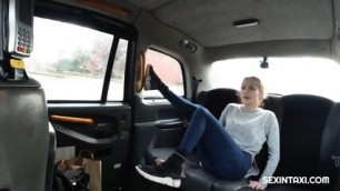 Sexy Flexible Brunette Spread Her Legs - Nicole Love